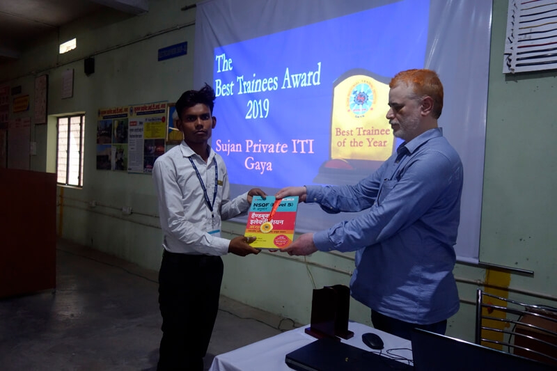 Best Trainee Award 2019 - Sujan Private ITI | ISO Certified ITI In Gaya ...